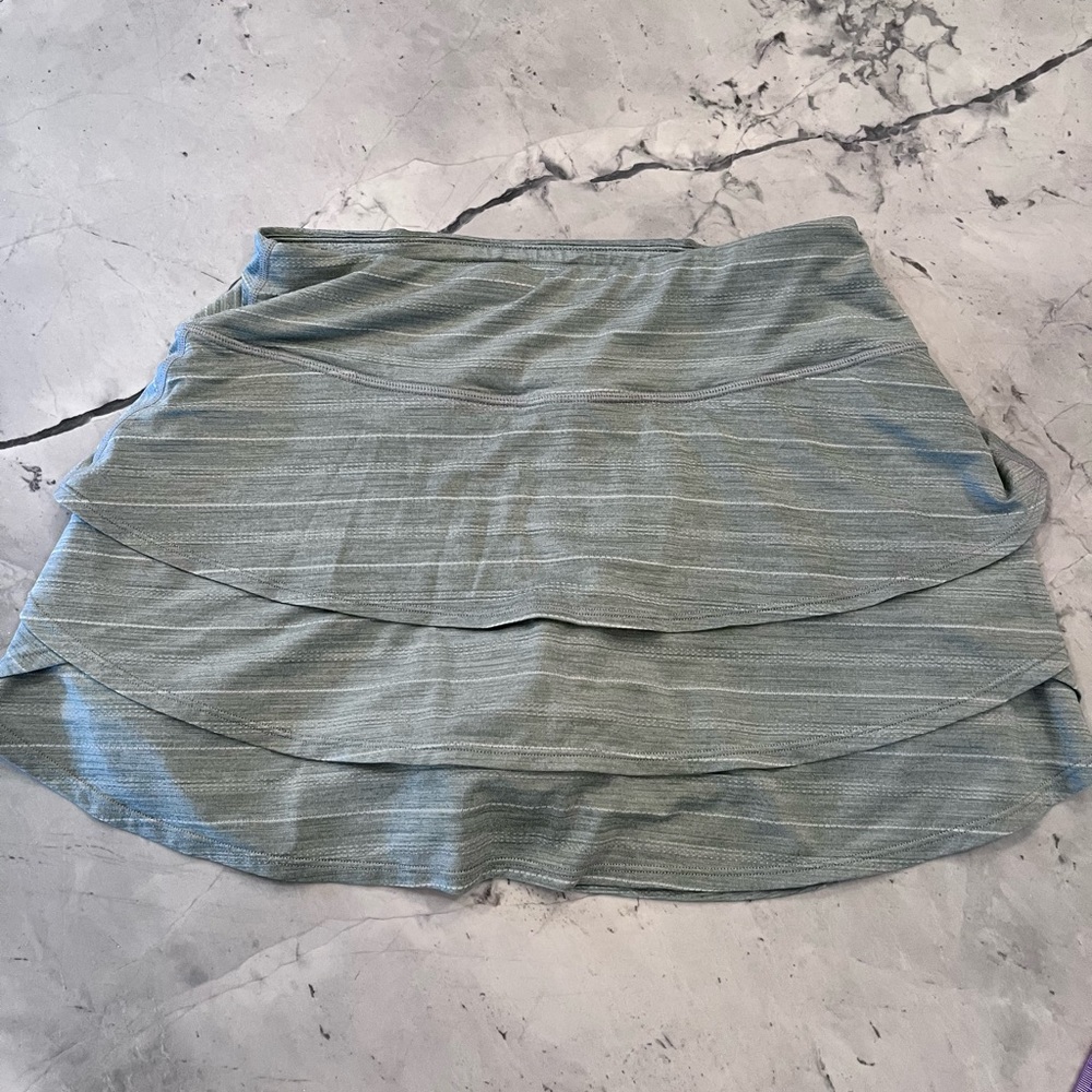 Gray stripe Athleta tennis skirt size Medium. 13” length.